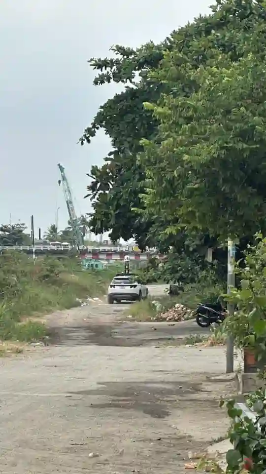 Picture of a Apple Car spotted in Gò Vấp, Ho Chi Minh City, Vietnam on April 4, 2024.
