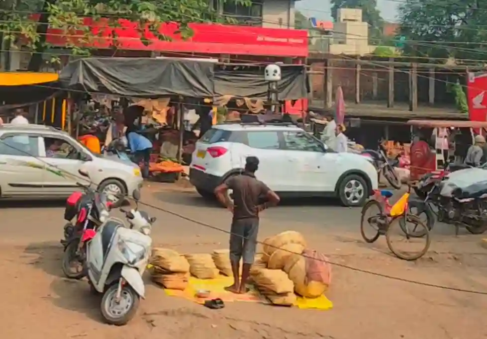 Picture of a Apple Car spotted in Chirkunda, Jharkhand, India on November 6, 2024.