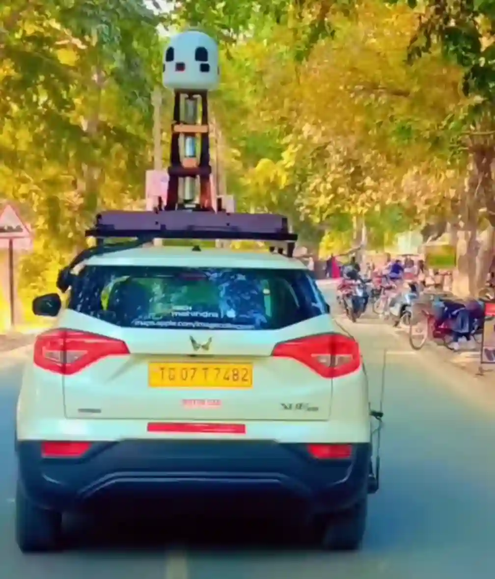 Picture of a Apple Car spotted in Uttar Pradesh (?), India on December 18, 2024.